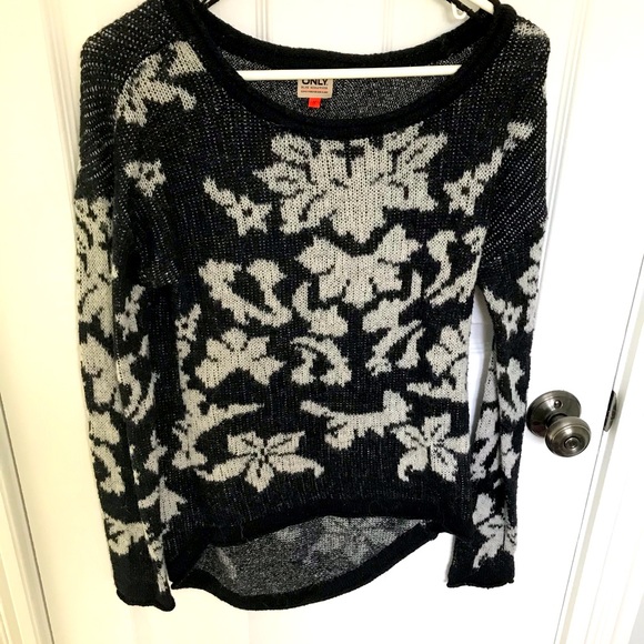 Only sweater ALL TOPS 3/20$! - Picture 1 of 2